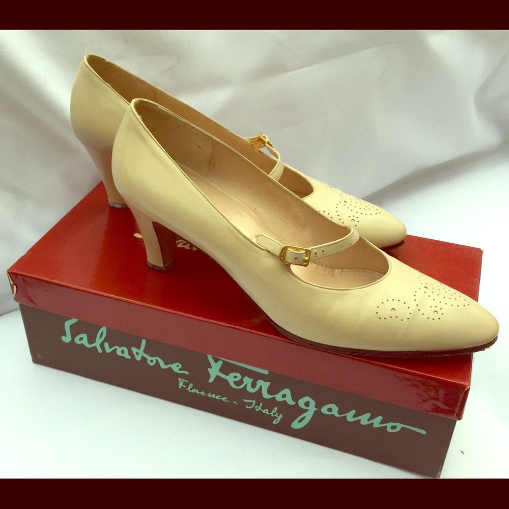 Salvatore Ferragamo Classic Pumps